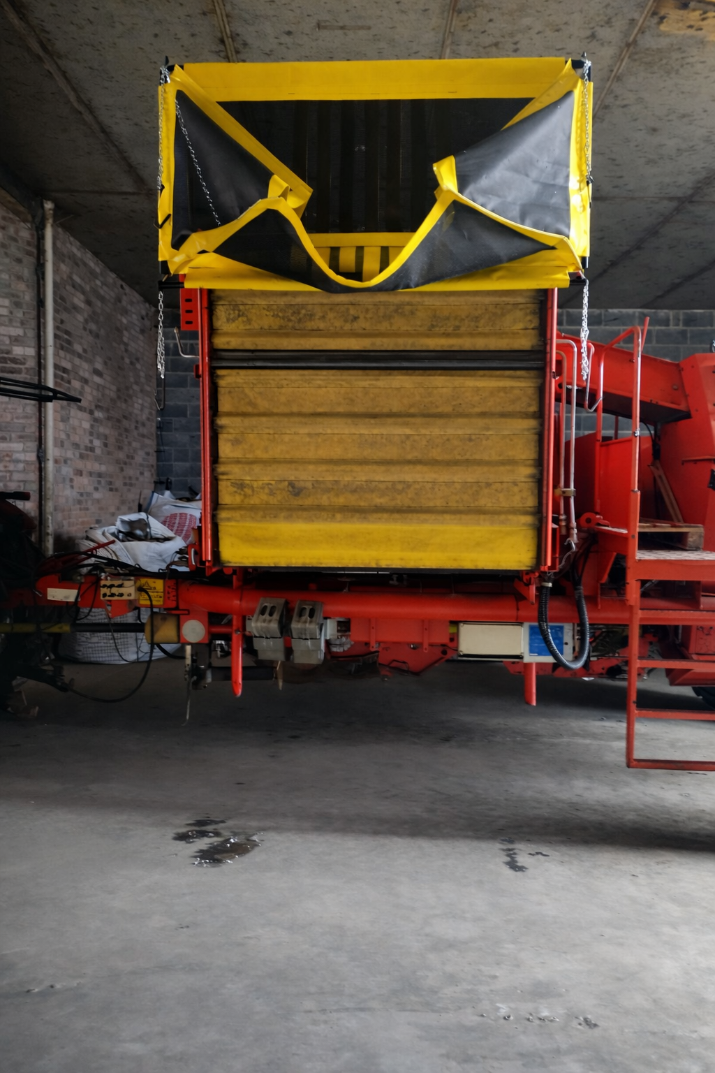 Kosz zsypowy Grimme 75-30 z konstrukcją  087.00185,087.00223,087.00191,087.00324,087.01632
